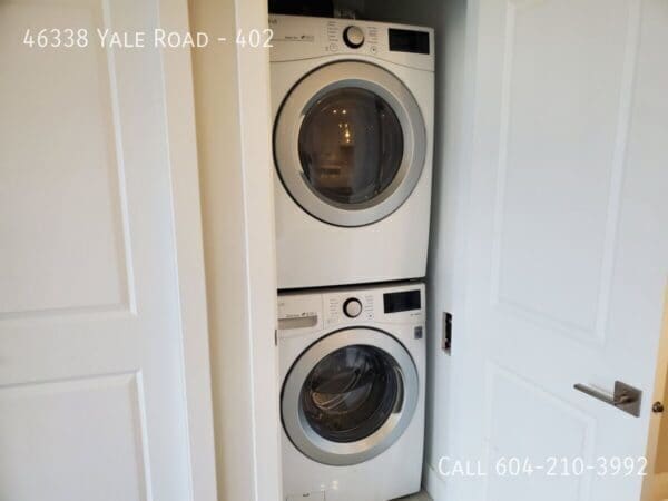 Building Photo - One Bedroom Condo at Yaletown Living-3 Month Utilities Included!