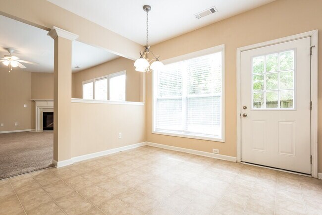 Building Photo - 2303 Jasmine Glen Dr