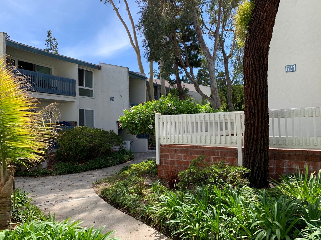 633 S Prospect Ave Unit 103, Redondo Beach, CA 90277 Condo for Rent