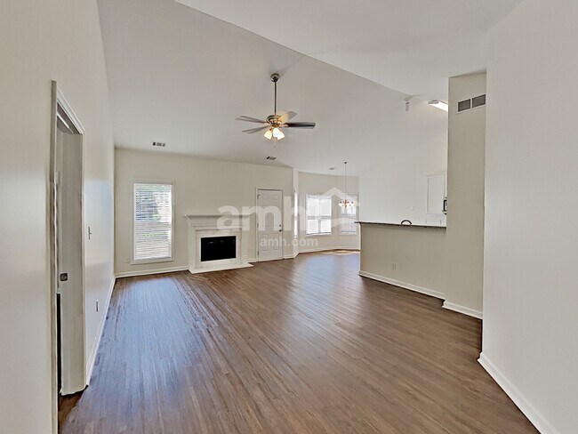 Building Photo - 224 Logan Creek Lane