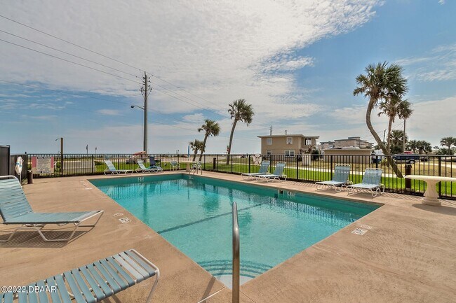 Building Photo - Ocean Front Condo in Ormond Beach