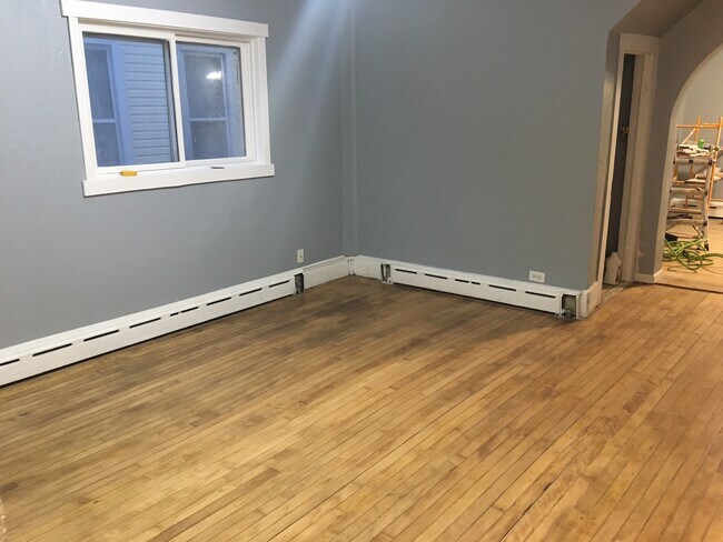 Livingroom - 624 N Barstow St