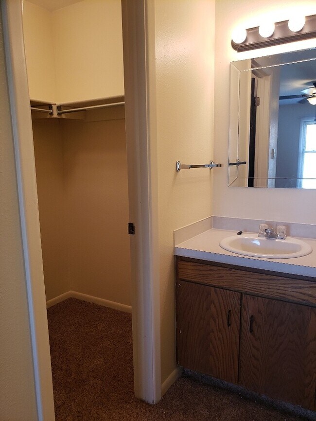 Building Photo - 1502 Trent Ct