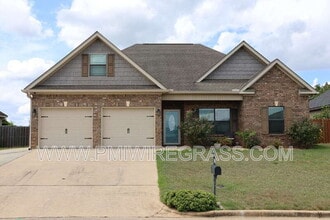 Building Photo - 303 Ponderosa Dr