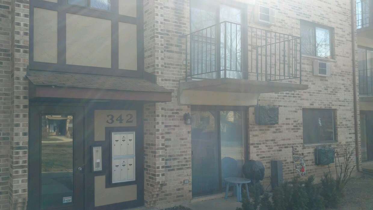 Front of building - 342 Klein Creek Ct