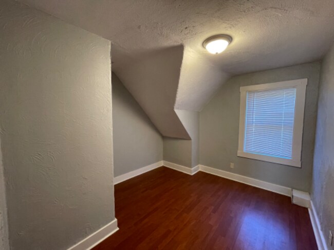 Building Photo - 10 Clarence St