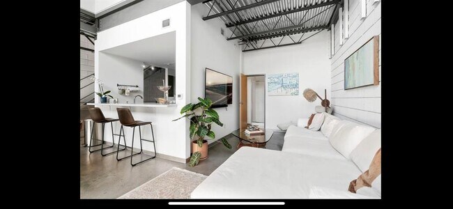 Foto del edificio - 4801 S Congress Ave