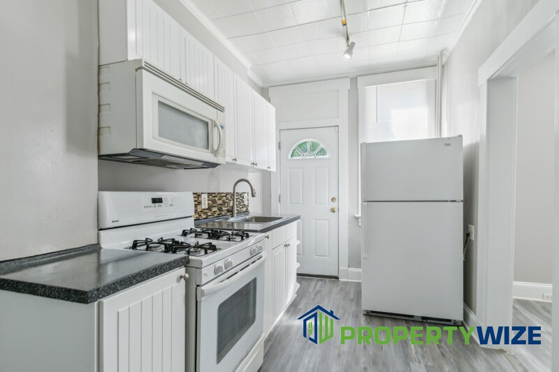 Primary Photo - 3343 Avondale Ave
