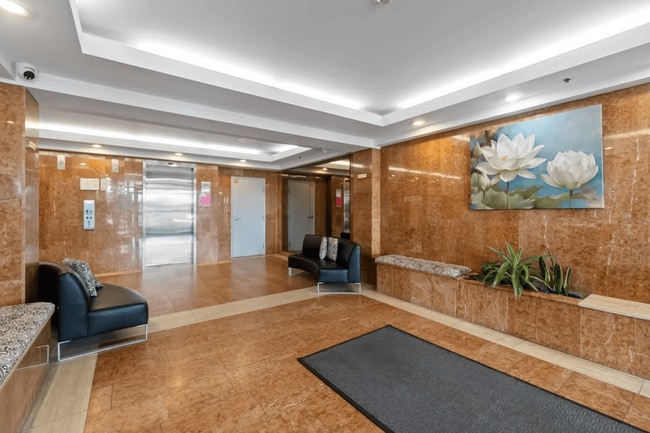 Building Photo - ONE-BEDROOM PLUS DEN IN THE HEART OF DARTM...