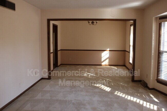 Building Photo - 6104 N Cleveland Ave