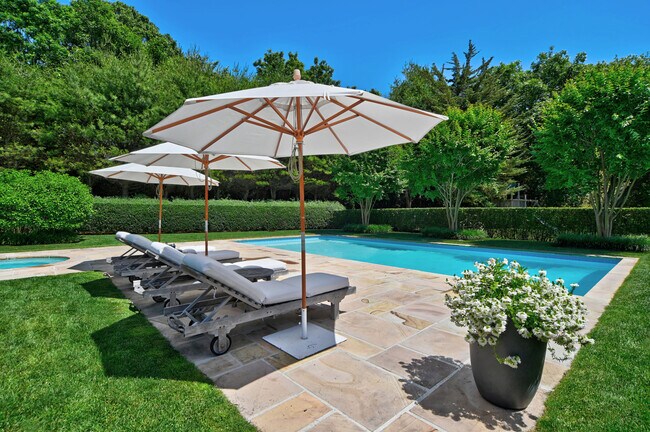 Foto del edificio - 12 Hedge Row Ln
