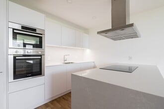 Building Photo - 230 Oak St