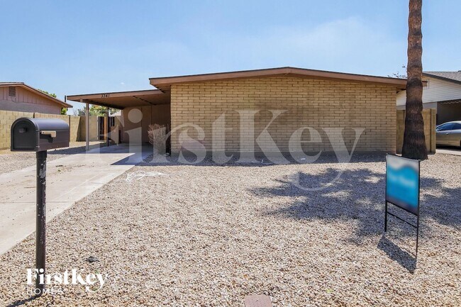 Foto del edificio - 3341 W Desert Cove Ave