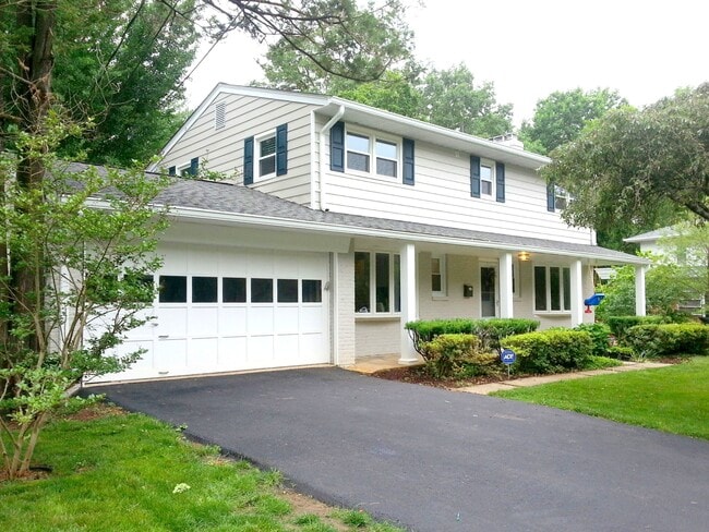 Building Photo - 6811 Lemon Rd