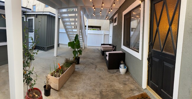Building Photo - 609 Narcissus Ave