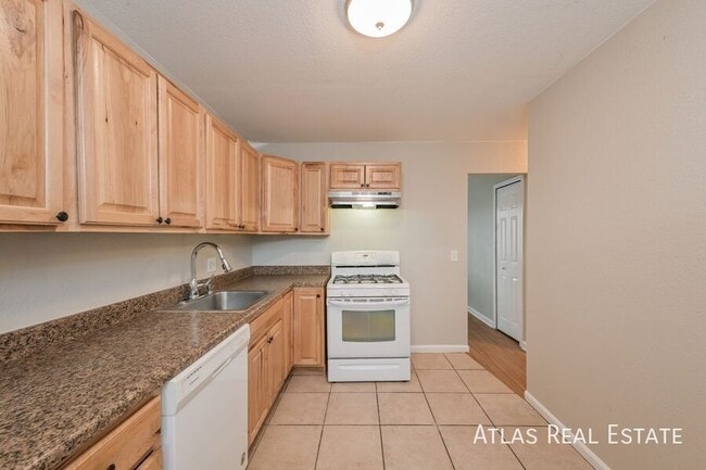 Building Photo - 1459 W Byers Pl