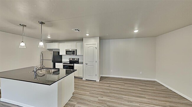 Foto del edificio - 11225 Burnham Ave