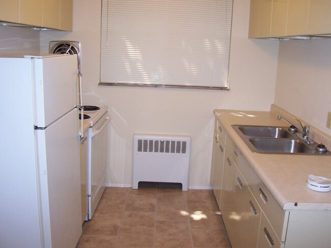 Building Photo - 376 Probasco St