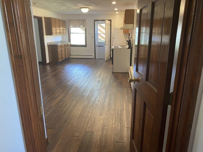 Building Photo - 19 Central St