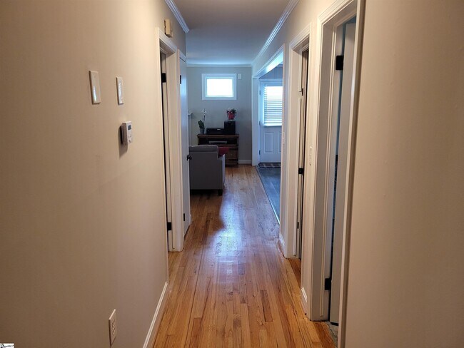 Building Photo - 40 Miracle Dr