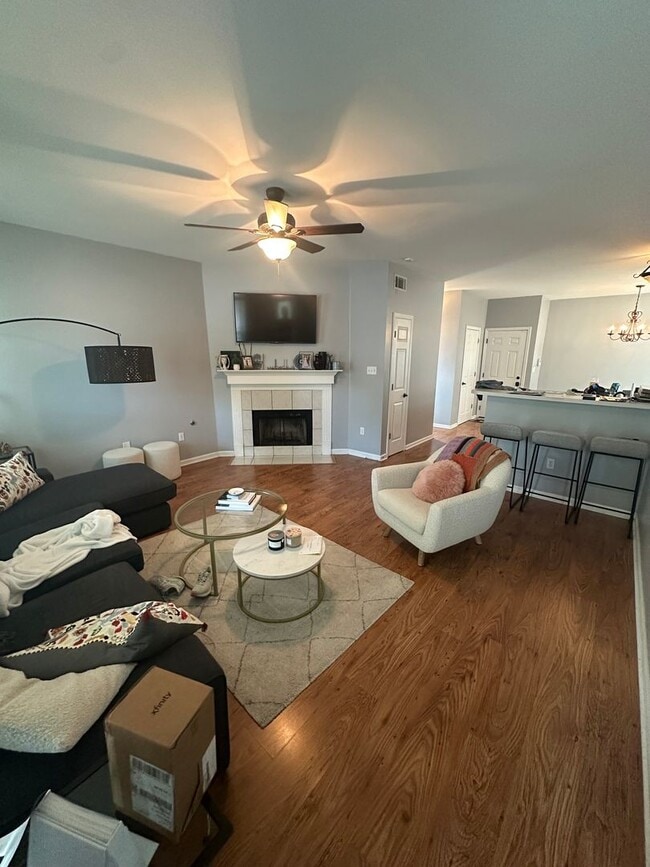 Building Photo - 2BD/2.5BA Home Located in Harbor Town!
