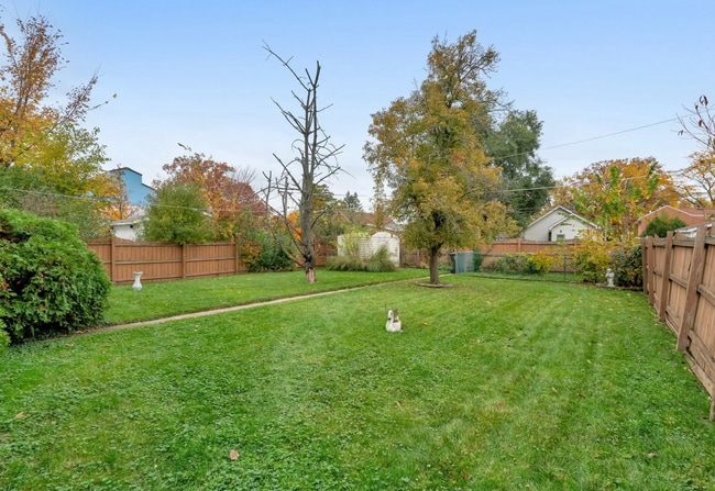 Large Backyard - 91 W 26th St