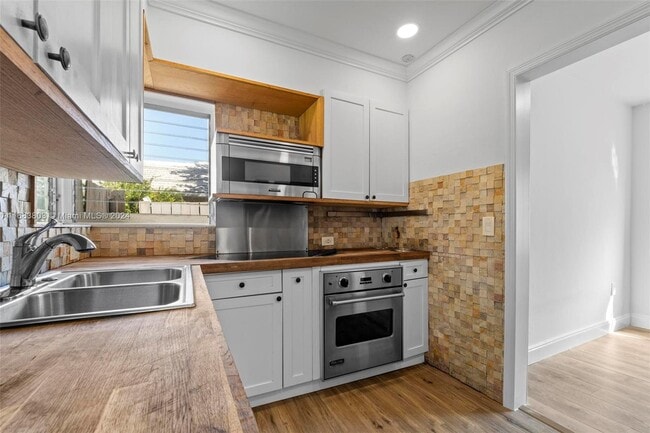 Foto del edificio - 738 Fernwood Rd