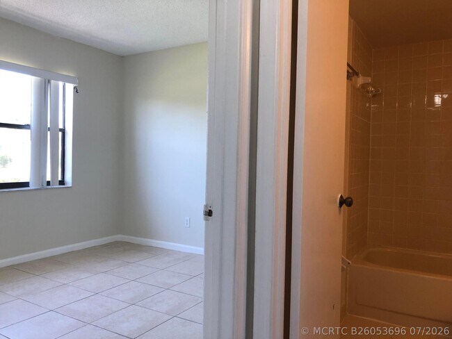 Building Photo - 10714 Royal Palm Blvd