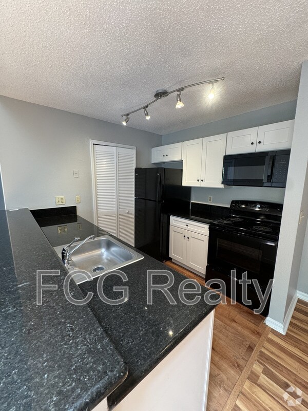 Building Photo - 6010 Westgate Dr