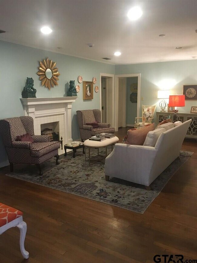 Foto del edificio - 2006 Hilltop Dr