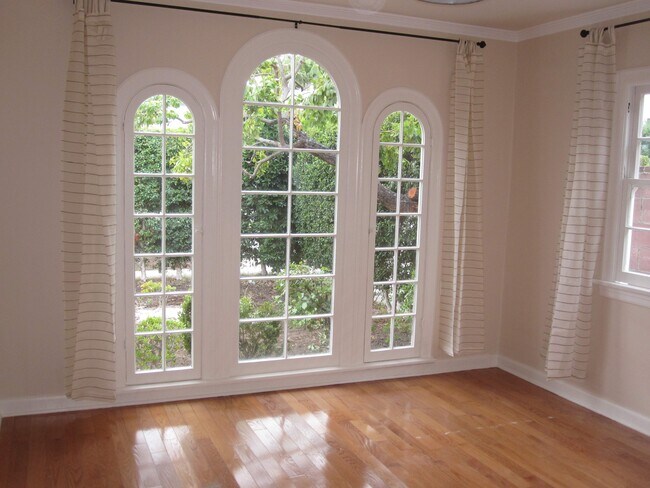 Foto del edificio - 3646 Jasmine Ave