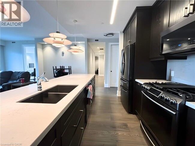 Building Photo - 181 James St N