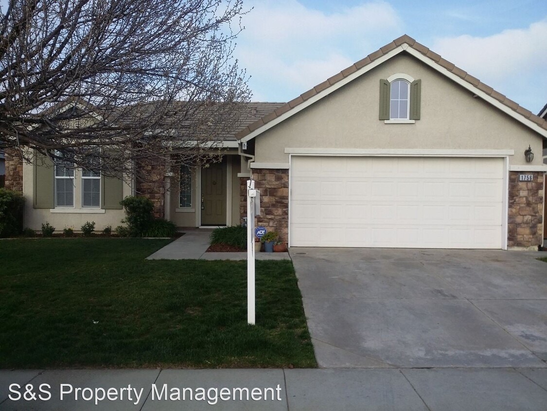 3 br, 2 bath House 1756 Santa Ines Street House Rental in Roseville