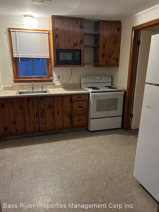 Building Photo - 2 br, 1 bath House - 135 Swan River Road