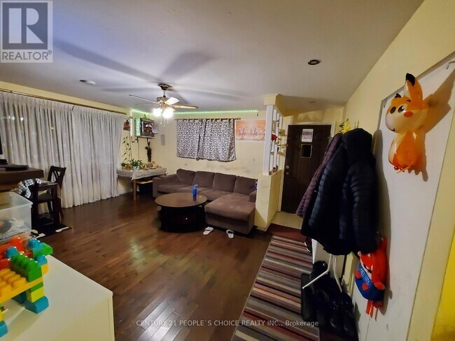 Photo du bâtiment - 944 Midland Ave