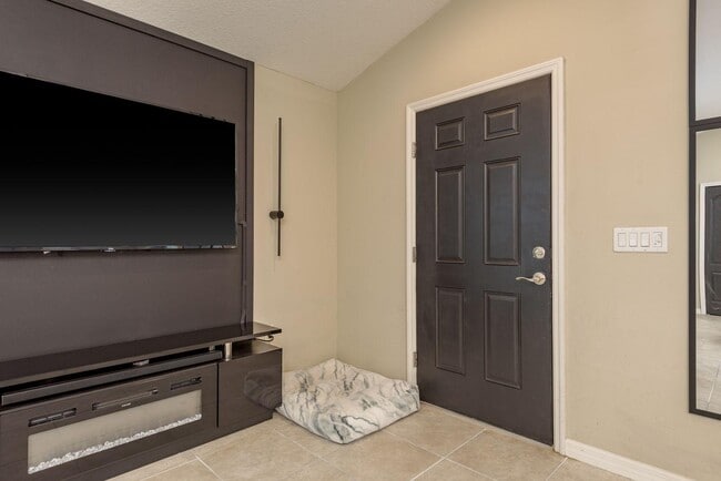 Foto del edificio - 6405 Autumn Woods Way