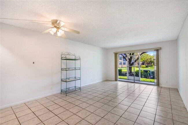 Foto del edificio - 1400 SW 124th Terrace
