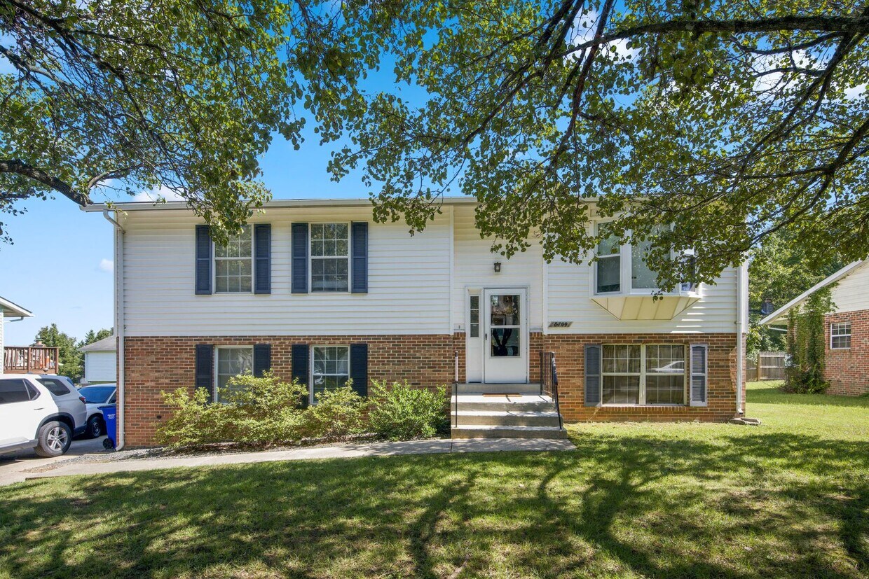 8709 37th Ave, College Park, MD 20740 House Rental in College Park