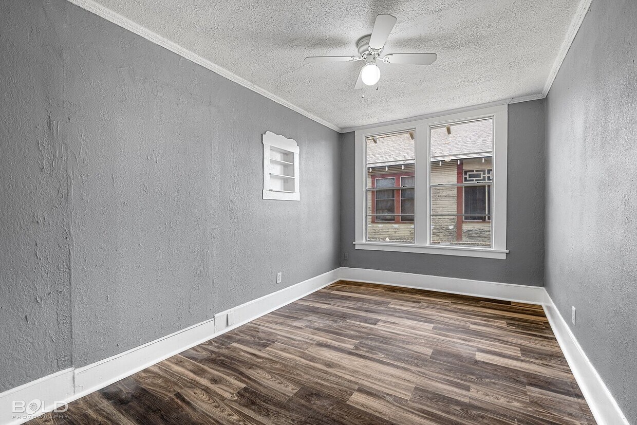 Primary Photo - Check Out this 3 bed 2 bath!!