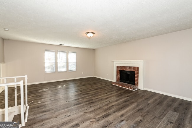 Building Photo - 5895 Brookside Dr SE