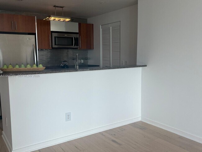 Foto del edificio - 300 S Biscayne Blvd