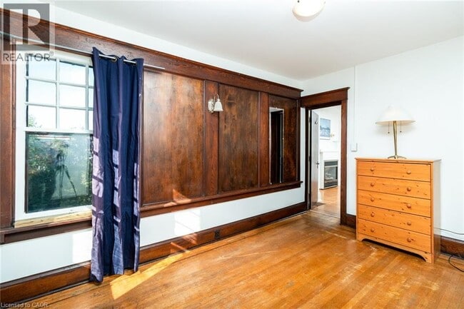 Building Photo - 326 Locke St S
