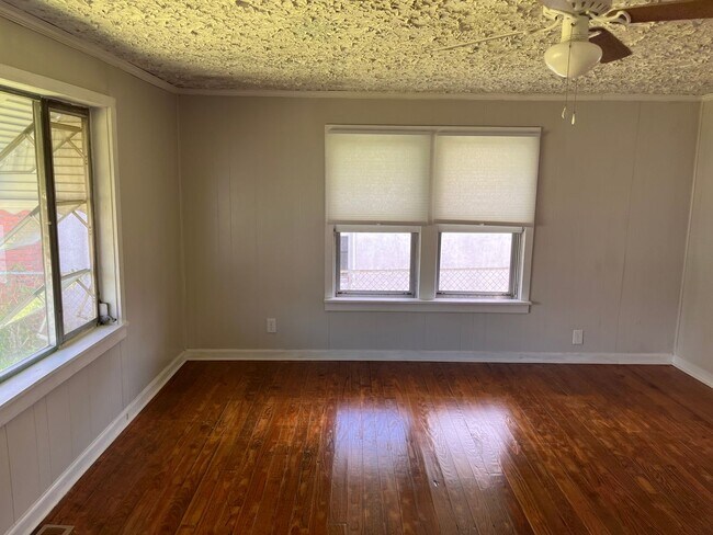 Foto del edificio - 2 bedroom home in Historic Downtown Walking District of Morehead City with fenced in yard