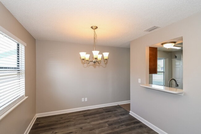 Building Photo - 7974 Amandas Crossing Dr E