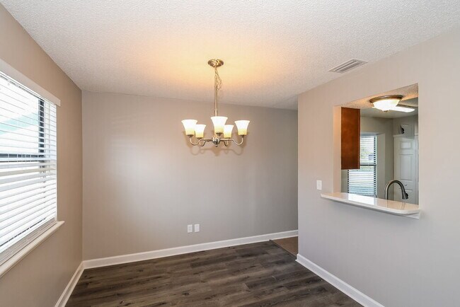 Foto del edificio - 7974 Amandas Crossing Dr E