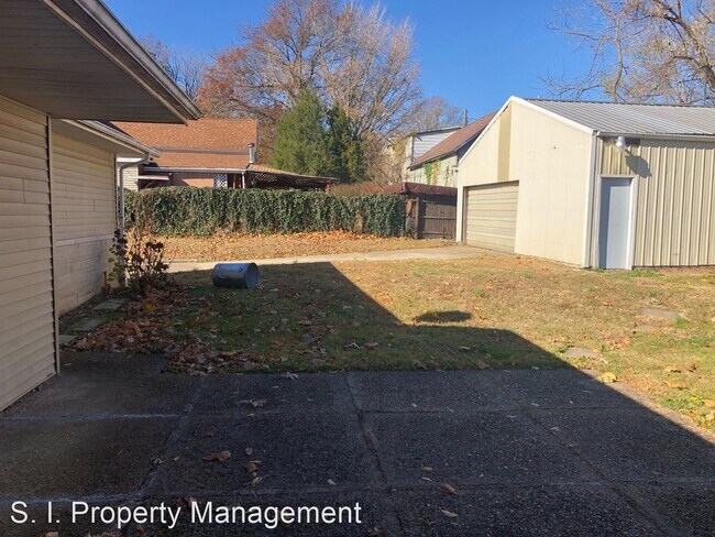 Building Photo - 3 br, 2 bath House - 1705 E. Oak