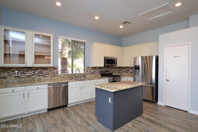 Foto del edificio - 1022 E Irma Ln