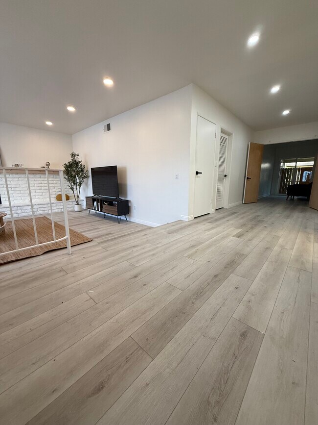 Foto del edificio - 17344 Hartland St