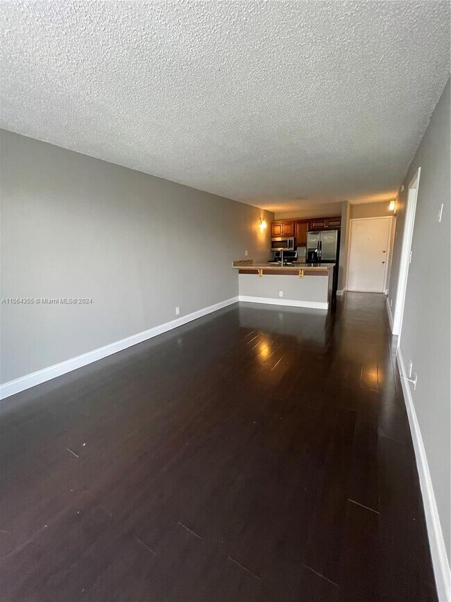 Foto del edificio - 2701 Riverside Dr
