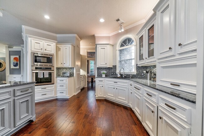 Foto del edificio - 8311 Shoregrove Dr